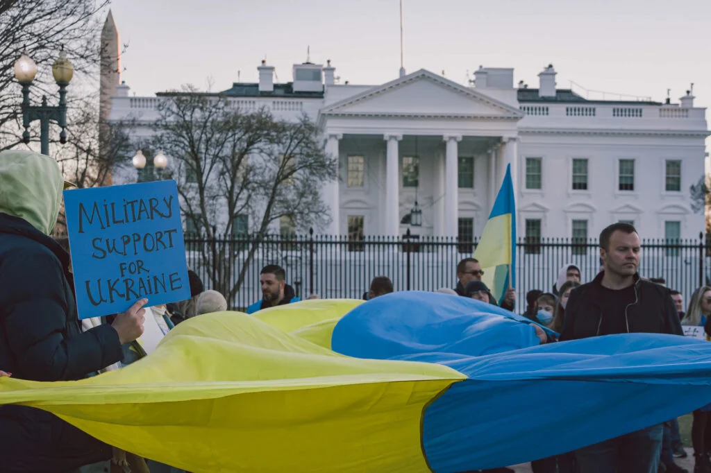 Anti-War Protests Intensify in World Along with Crackdown